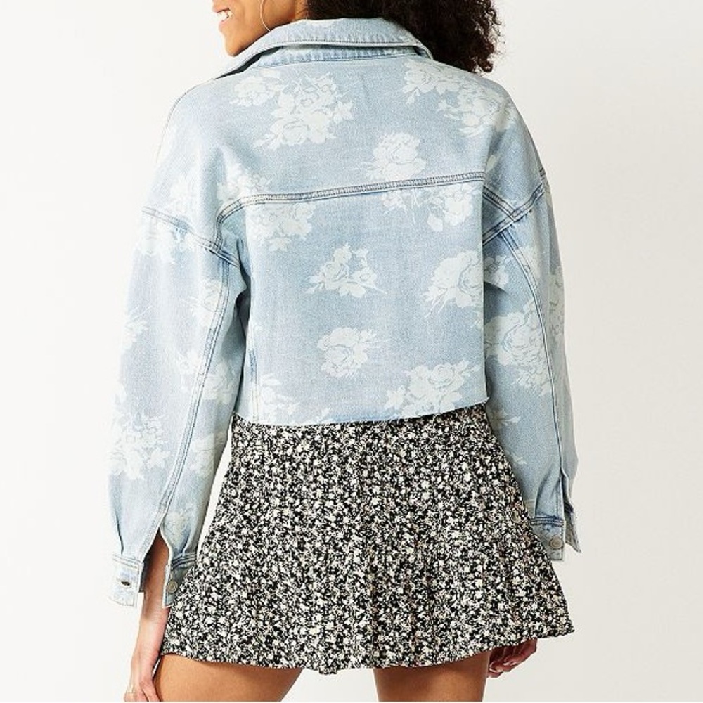 So Cropped Denim Floral Light Wash Jean Jacket Sz S